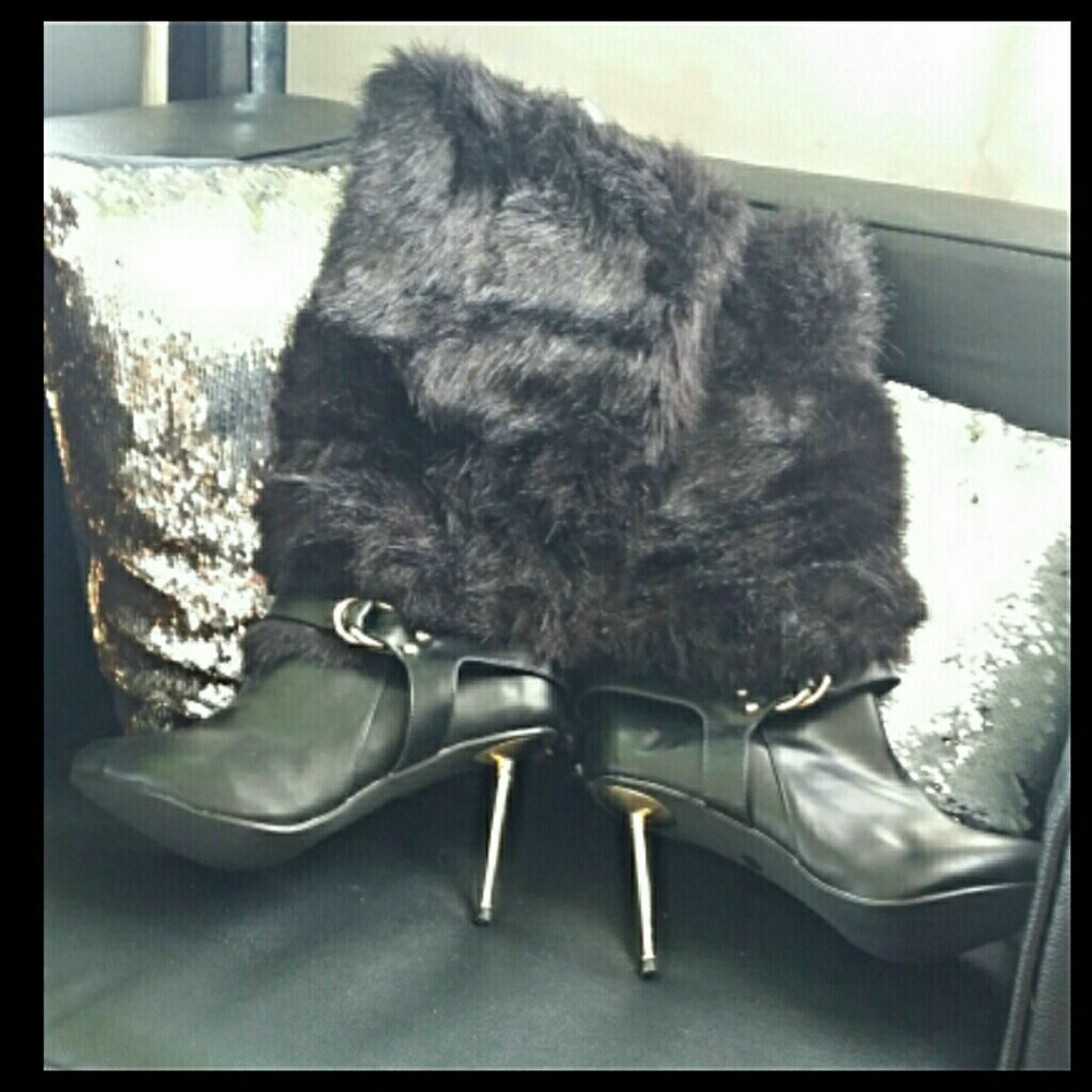 Brand new black faux fur boots sz 8